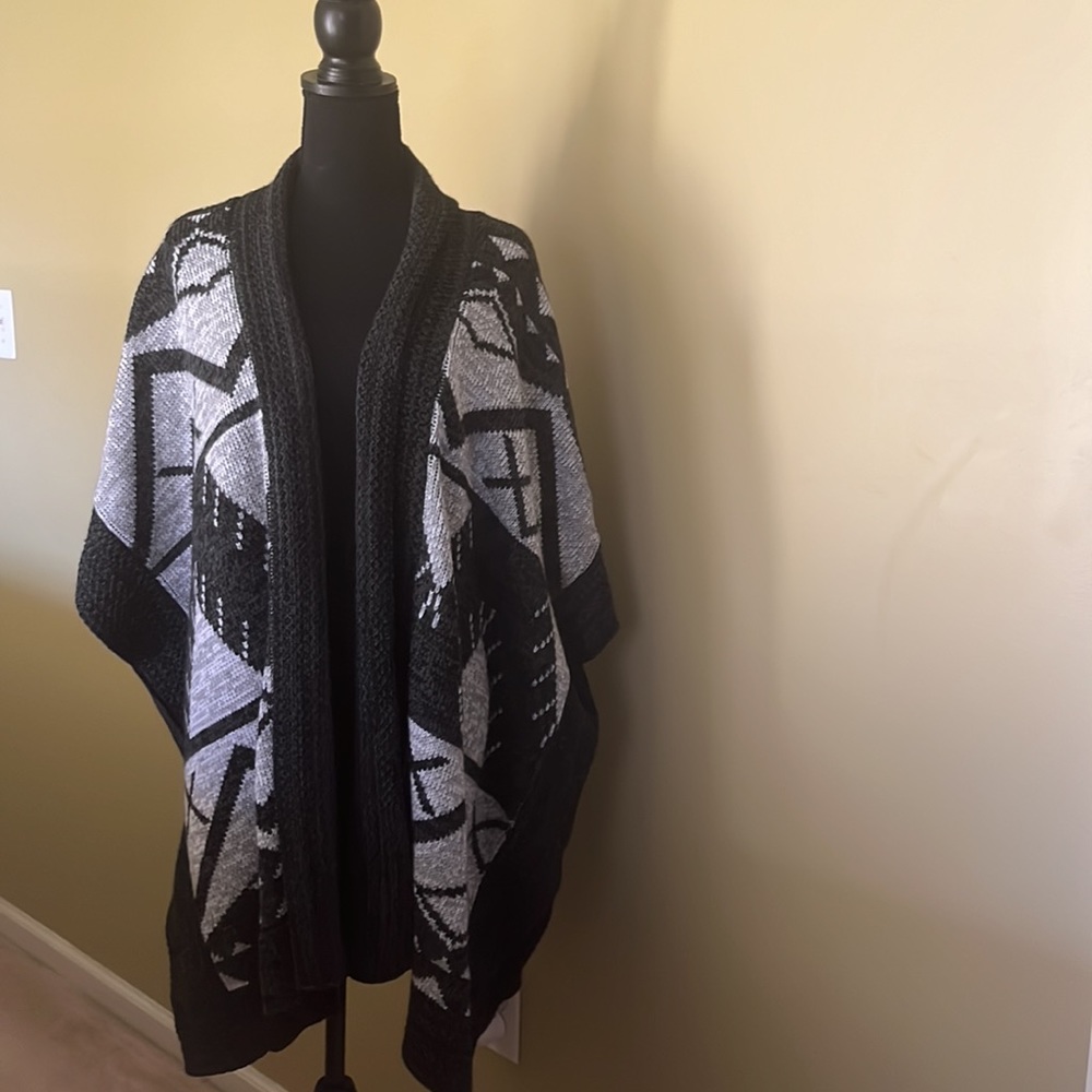 Cabela’s Womens Geometric Blanket Shrug Sweater